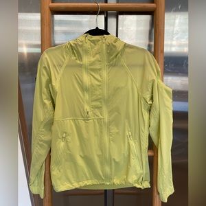 Lululemon On The Trails Jacket in Lemon Vibe, size 4